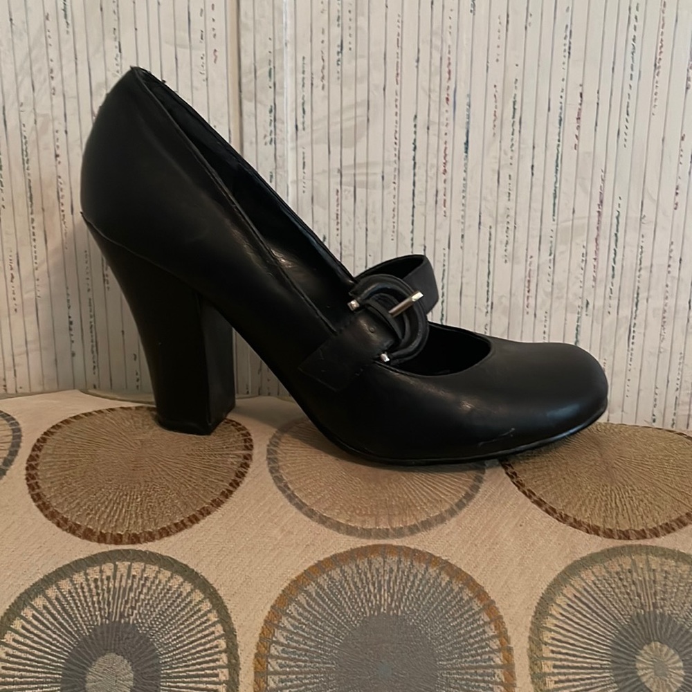 Black Mary Jane heels